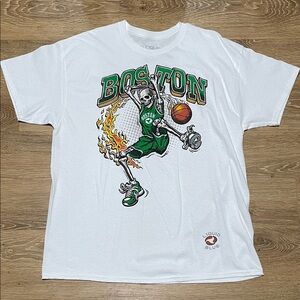 liquid Blue Boston shirt men’s size XL white